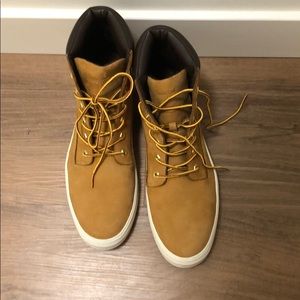 Timberland boots size 11 in khaki